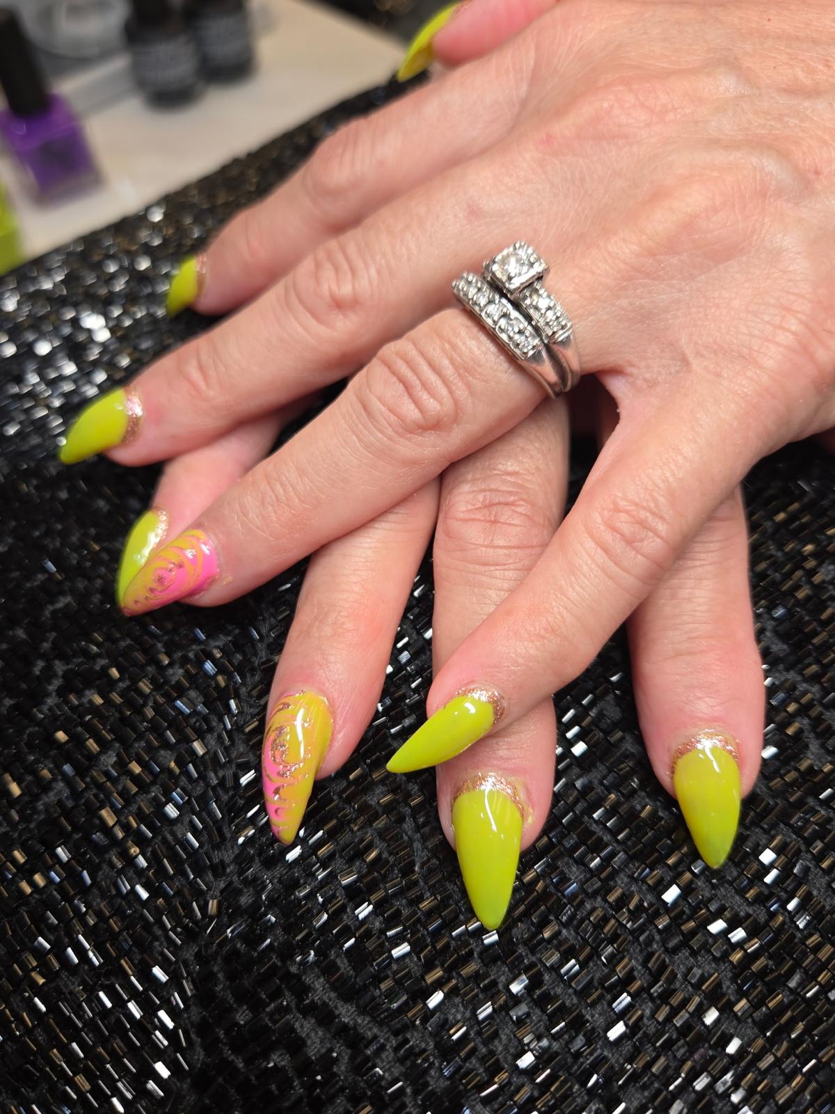 Sculpted neon yellow and pink acrylic set — Allegro El Paso