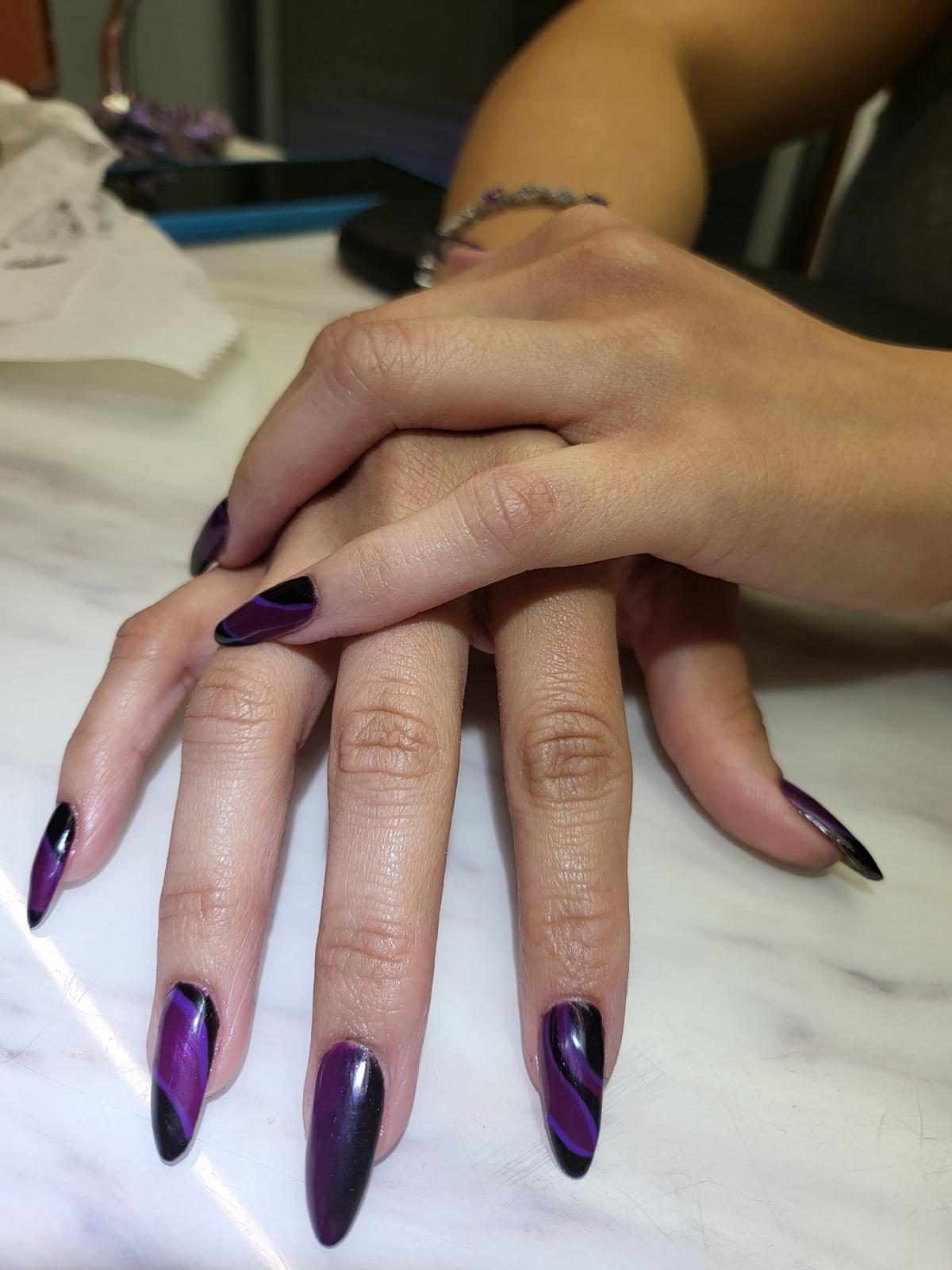 Trendy 2026 purple chrome cat-eye stiletto nails — Allegro El Paso