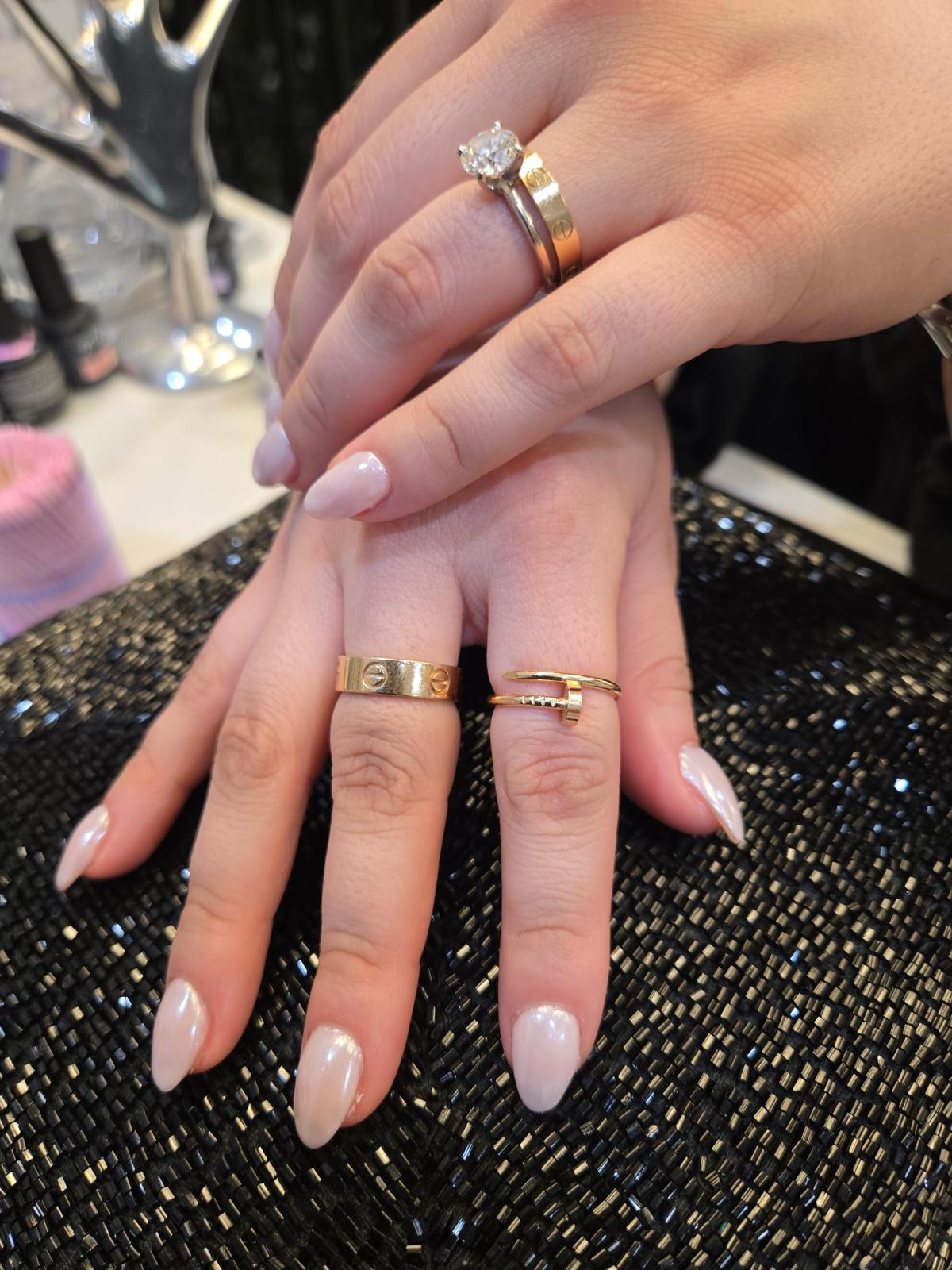 Classic short magenta manicure with floral accent nail — Allegro El Paso