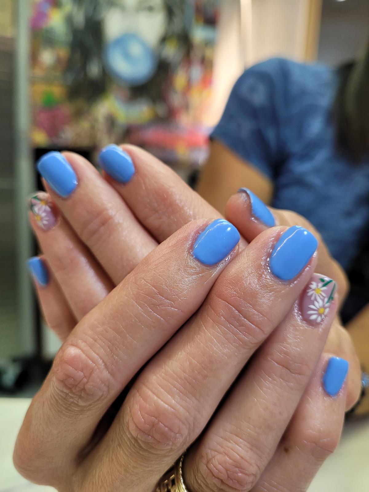 Professional periwinkle blue manicure with daisy floral accent — Allegro El Paso