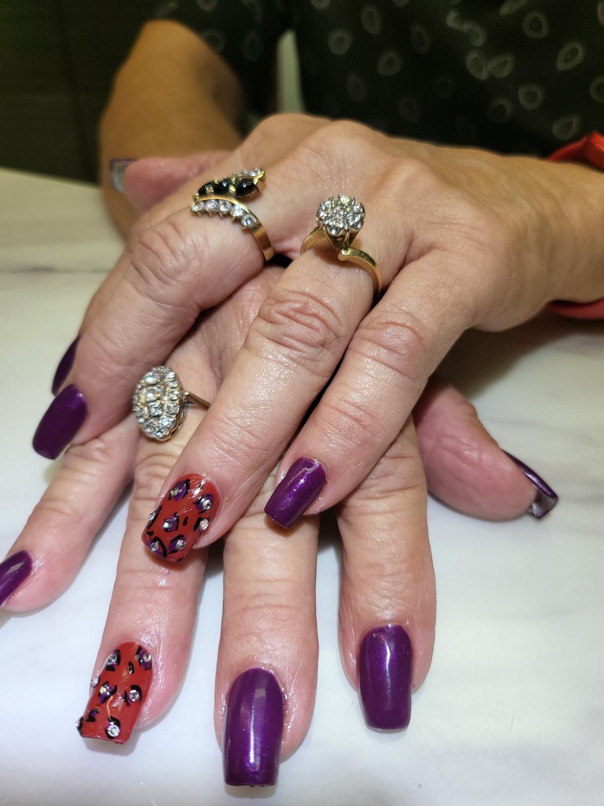 Elegant purple manicure with red leopard accent nail — Allegro El Paso